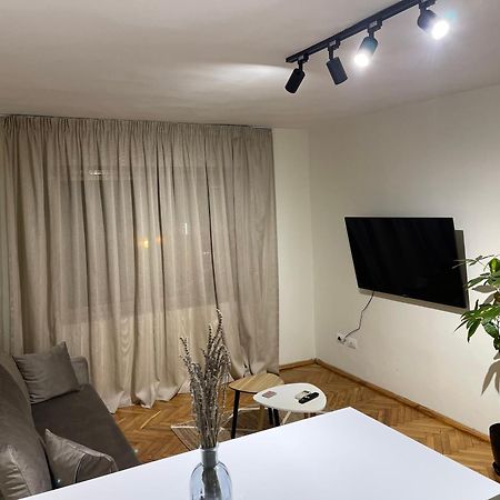 Cozy Apartment, In The Center Of Tirana Bagian luar foto